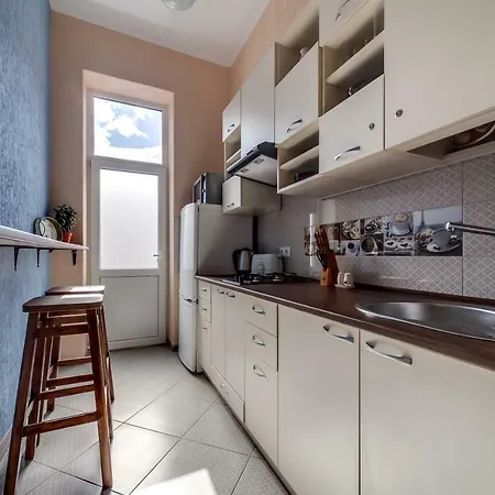 Modern 2br In *